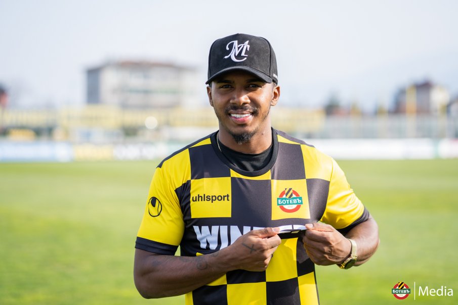 ИГРА НА НЕРВИ: Бразилци искат 4 млн. евро от Ботев за Маркиньос