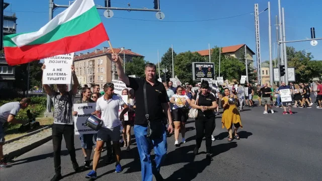 БИЗНЕСЪТ СЕ НАДИГА: Собственици на заведения в Пловдив излизат на протест срещу новите мерки