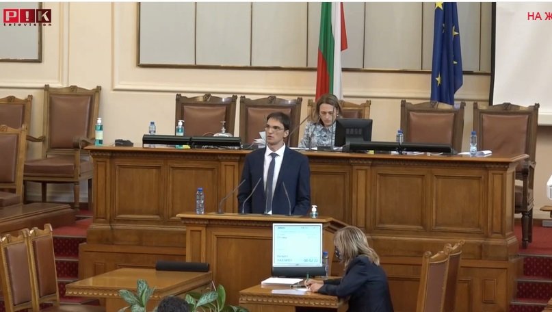 ПИК TV: Мъка с кворума в парламента - Ива Митева брои поименно депутатите (НА ЖИВО)