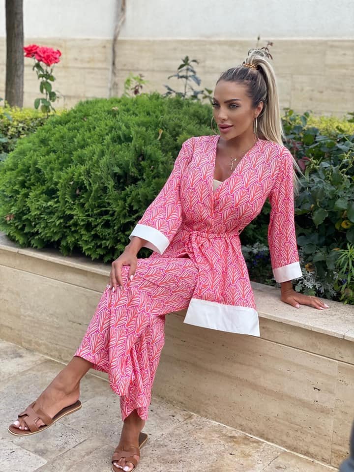 Златка се изкара сестра на доведената си щерка (СНИМКА)