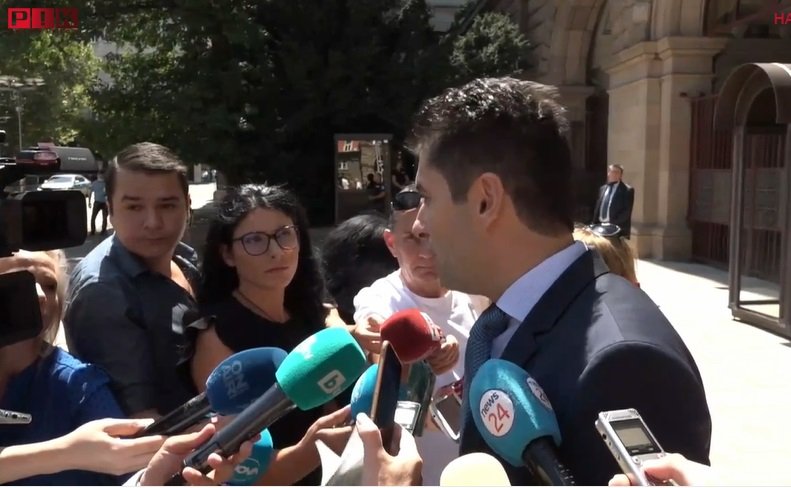 ГОРЕЩО В ПИК TV: Кирил Петков се обяснява за двойното гражданство - шикалкави, че още няма одобрение от Канада (ВИДЕО/ОБНОВЕНА)