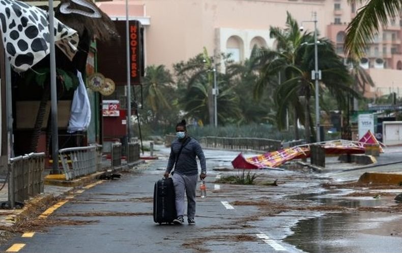 Най-малко осем жертви на урагана „Грейс” в Мексико