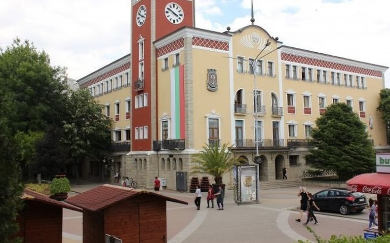 Кметът на Хасково помага отпускането на общински средства за два отбора