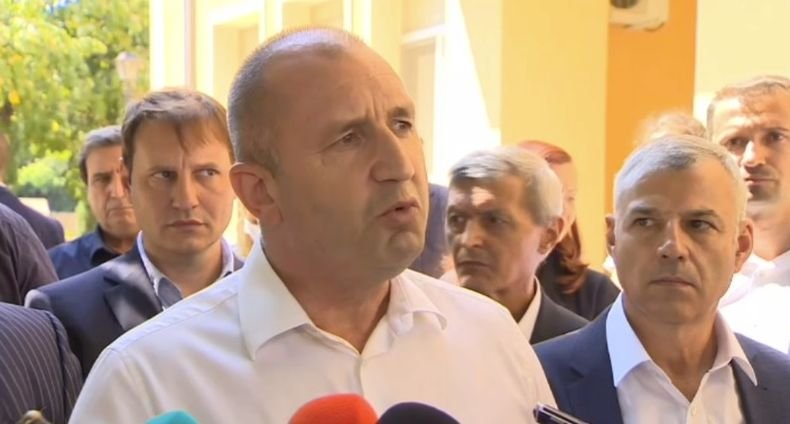 ОТ ПОСЛЕДНИТЕ МИНУТИ: Радев не обели дума на кого ще връчи третия мандат, мълчи и за изборите 2 в 1