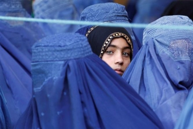 Талибаните забраниха на жените в Афганистан да се снимат в сериали