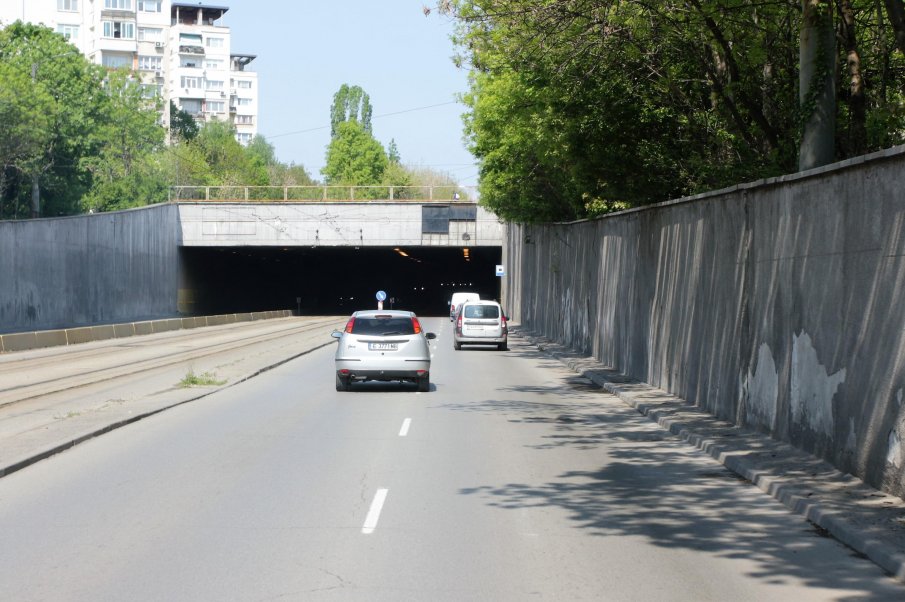 Мистериозната “Зона 51“ се премести в “Люлин“. Табела на свръхсекретния обект увисна на гараж в спалнята на София (СНИМКА)