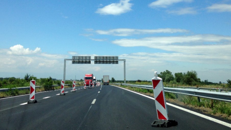 С ПОВИШЕНО ВНИМАНИЕ: Продължават ремонтите по магистрала “Тракия”