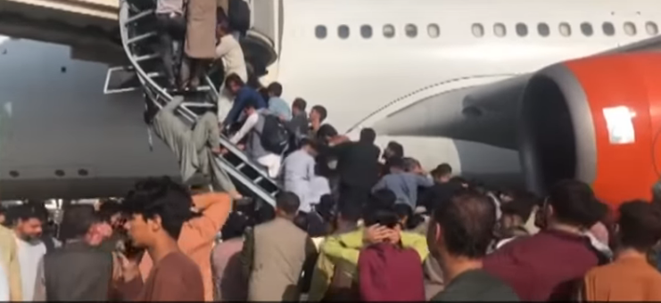 Талибаните: Афганистанците с редовни документи ще могат да пътуват и след 31 август