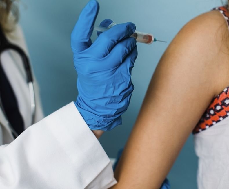 Неваксинираните здравни работници в Гърция прекратяват работа от утре