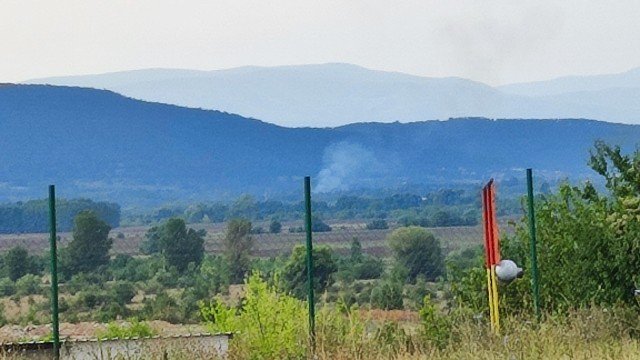 ИЗВЪНРЕДНО: Пламна пожар в склад за взривни материали в завод Арсенал