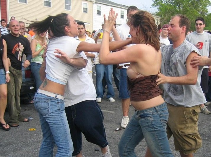 Три жени се млатиха брутално за айтоския Дон Жуан