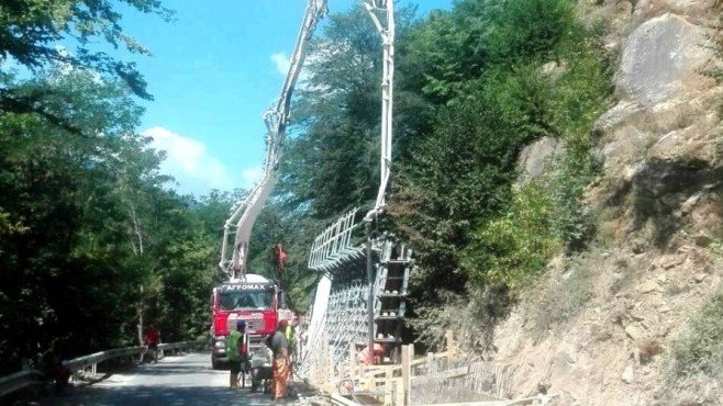 Ето докога ще продължи ремонтът на пътя към Кръстова гора