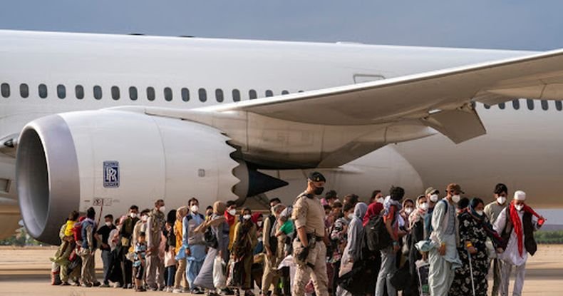 Българин и семейството му са евакуирани от Афганистан