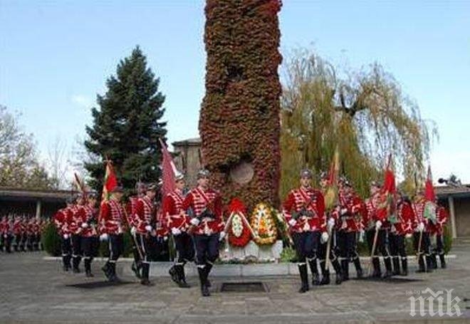 София отбелязва 136 години от Съединението пред Мавзолея-костница на княз Батенберг