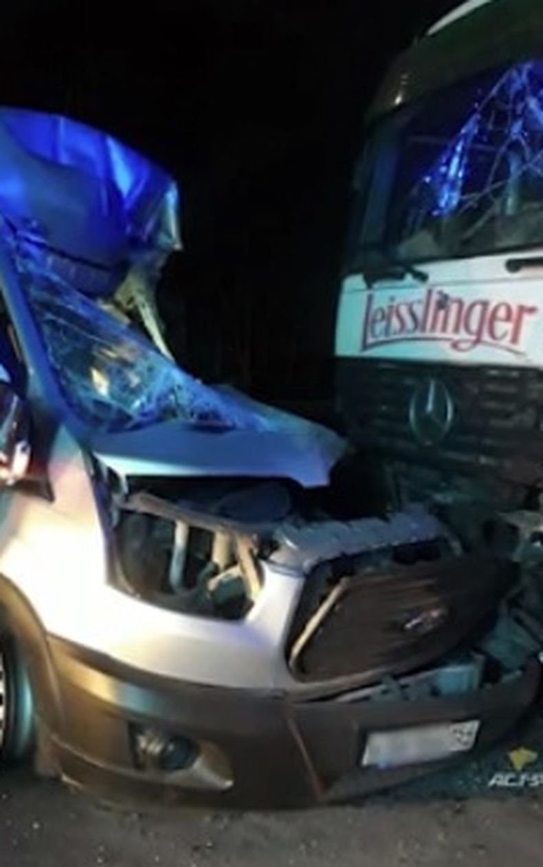 Седем пострадали при катастрофа на микробус в Новосибирск (ВИДЕО)