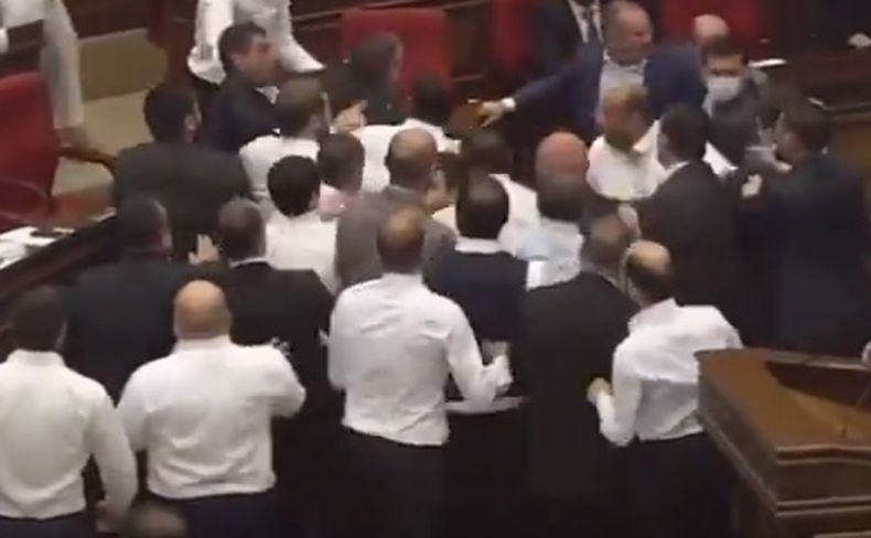 Масов бой в арменския парламент