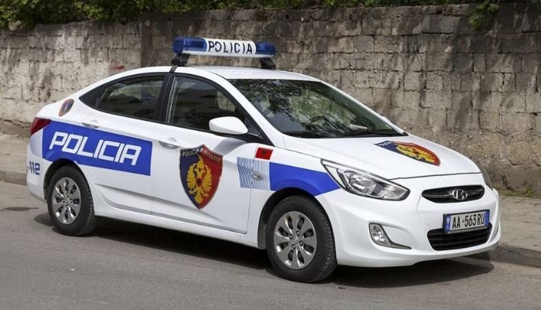 Албания въвежда полицейски час и нови ограничения по границите от септември