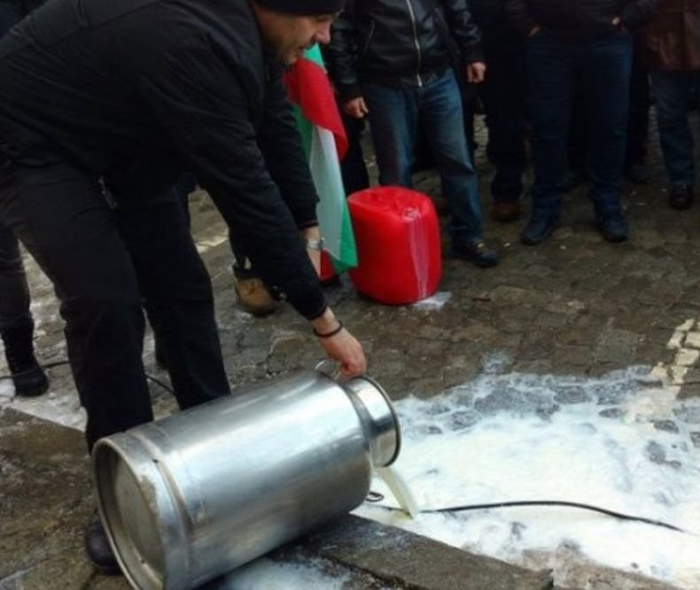 Фермери излизат на протест на главния път София- Варна