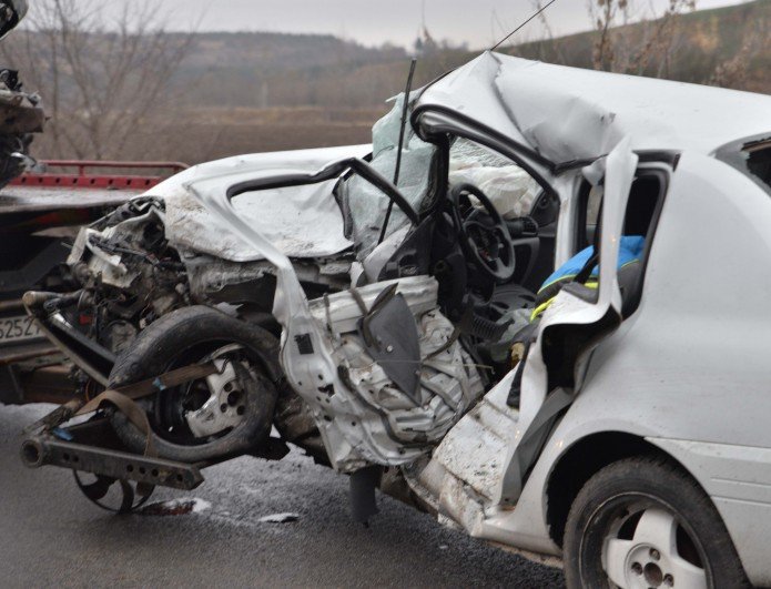 Двама пострадаха при автомеле до Микре