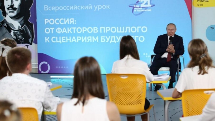 Похвалиха ученик, поправил Путин по време на урок