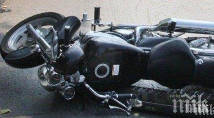 Моторист се разби в центъра на Смолян, потрошен е