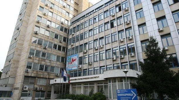 Новорегистрираните безработни в страната продължават да са повече от започналите работа