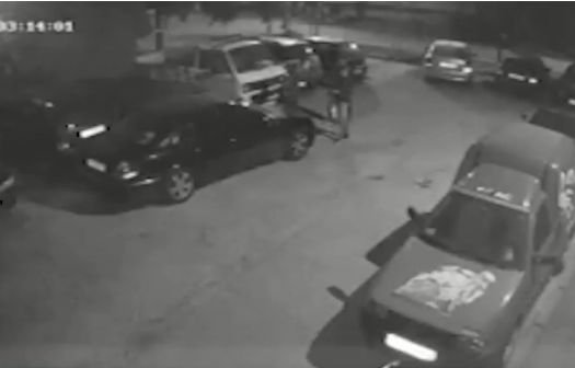 Вандали пръскат коли с прахов пожарогасител в центъра на Русе