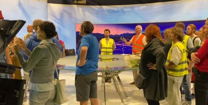 Противници на ваксинацията нахлуха в словенска телевизия