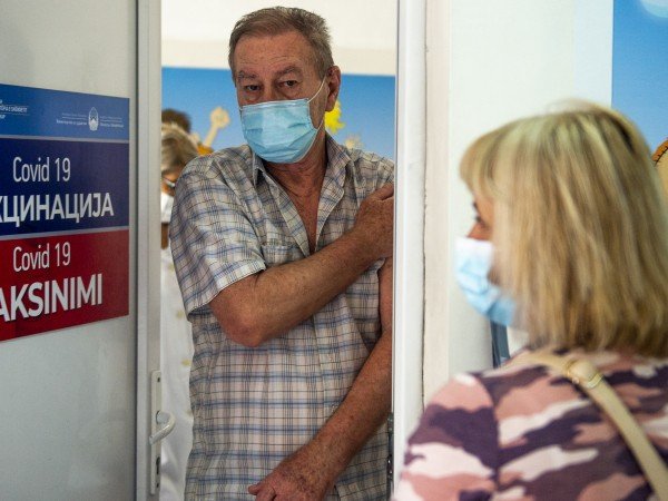 Над половината македонци над 40 години са ваксинирани с поне една доза срещу COVID-19