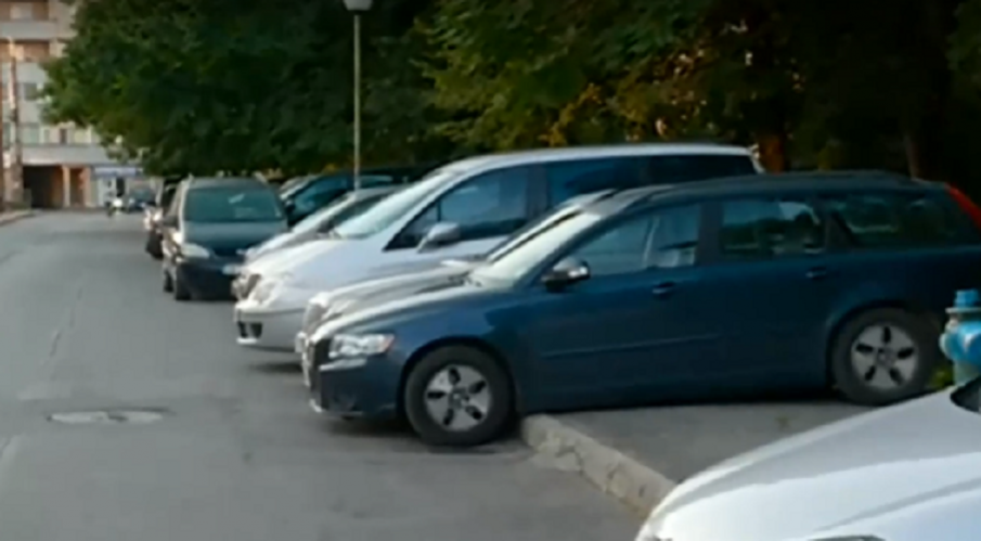 НЕДОВОЛСТВО: Глоби за десетки шофьори за неправилно паркиране в столичния квартал Надежда