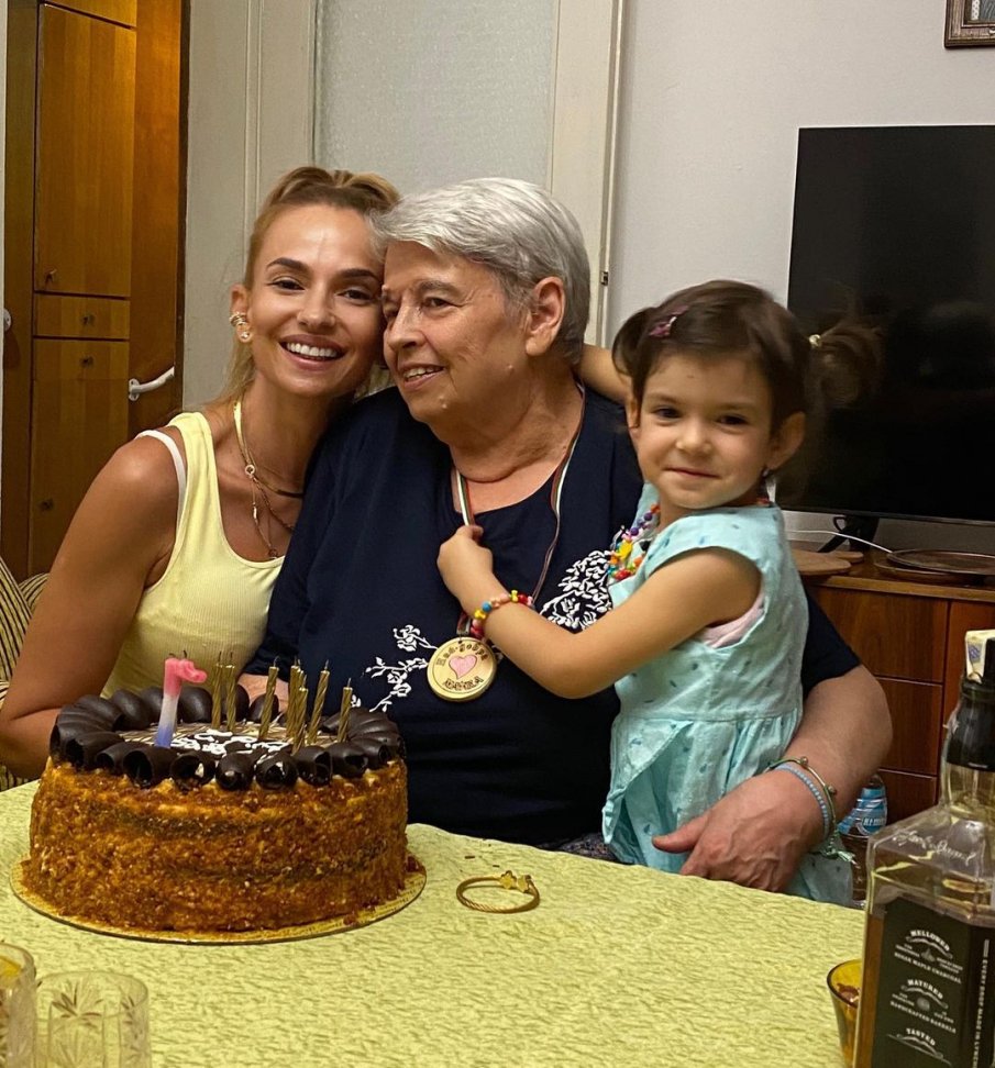 78-годишната майка на Малина стана хит в Интернет (СНИМКА)
