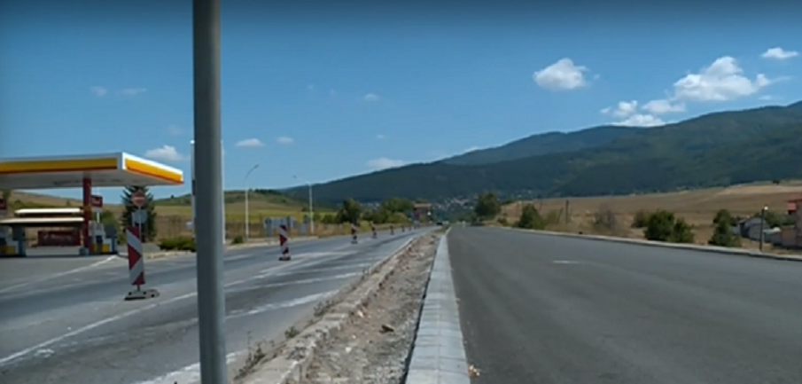 Жители на Кладница пак блокираха пътя Перник - София, заканиха се да протестират пред Президентството и МС