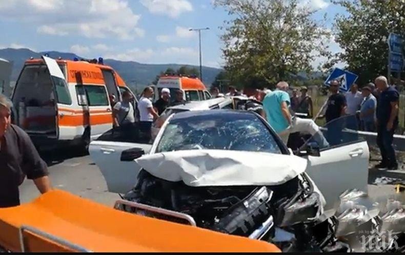 Кола и камион се помляха край Стара Загора, има пострадали