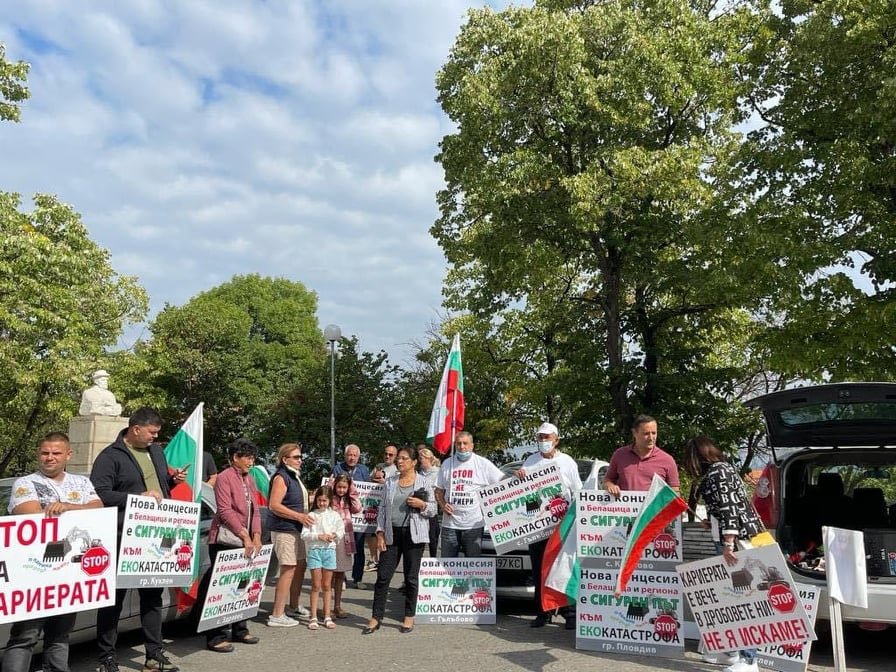 Пореден протест срещу Радев - родопски села скочиха заради правителството му навръх Съединението (СНИМКИ)