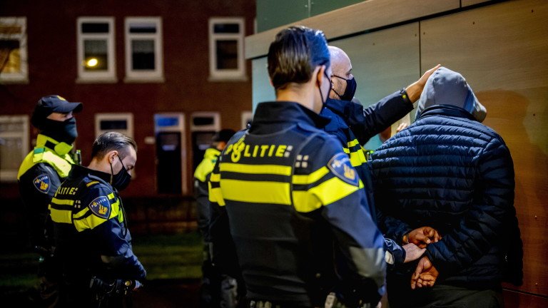 Закопчаха украинци, пробвали да вкарат албанци с яхта в Нидерландия