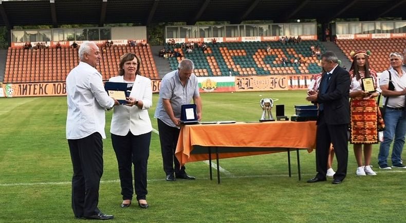 Кметът на Ловеч се включи в проявите за 100-годишнината на футбола в града (СНИМКИ)