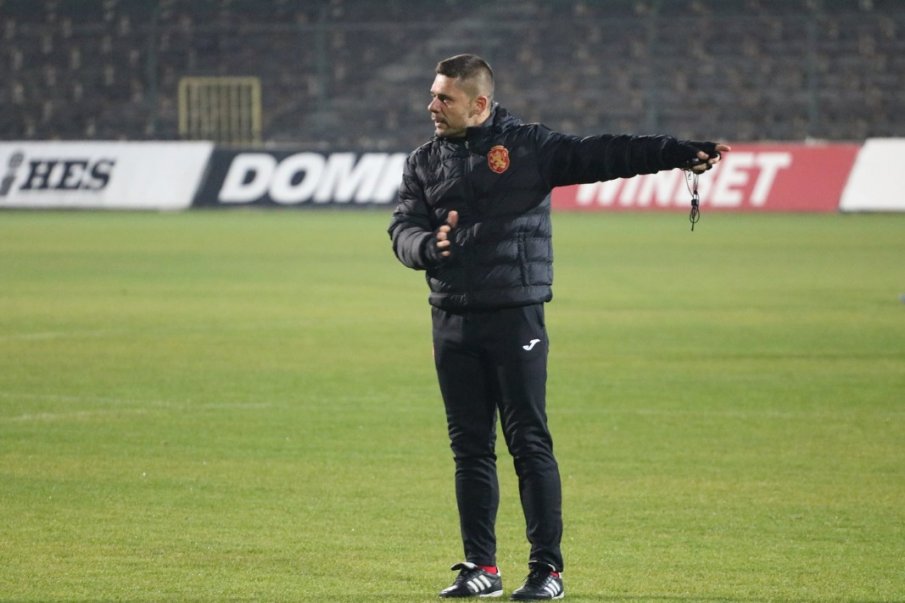 Селекционерът на младежите критикува Кръстаич и разкри дали ще поеме първия тим