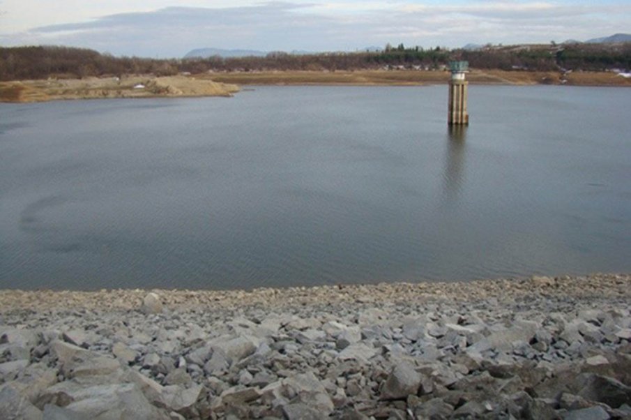 Контролирано изпускат магистралния водопровод от високопланинския язовир Среченска бара