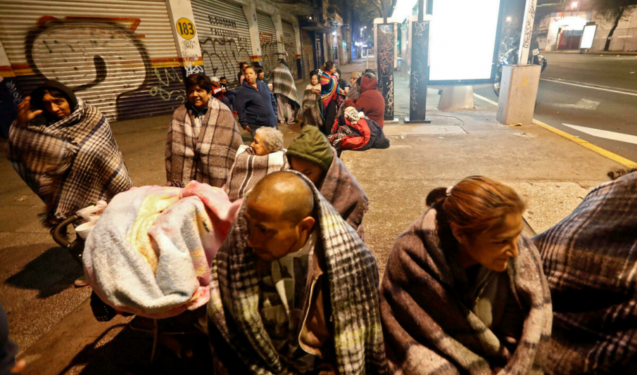 Силно земетресение от 7,4 по Рихтер разтърси Мексико (ВИДЕО/СНИМКИ)