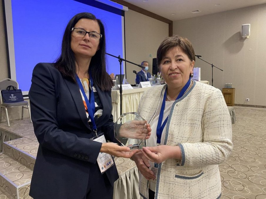 СПА туризмът избяга от протестите и се подмаза на Стела Балтова