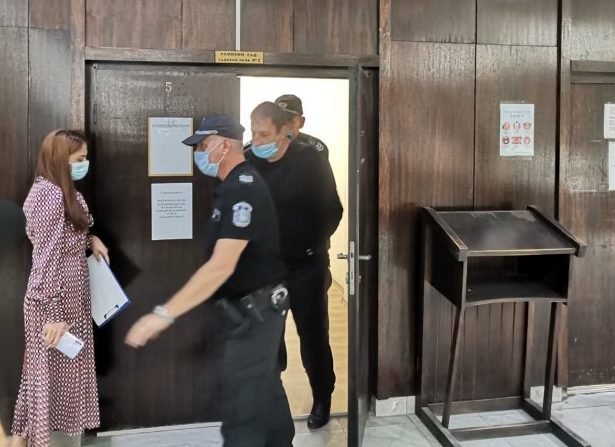 Съдът задържа под стража мъжа, запалил Купола в Благоевград