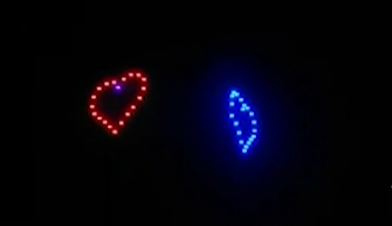 ГАФ НА ПРАЗНИКА В ДОБРИЧ: Сърца от дронове в небето вместо мечове и конници