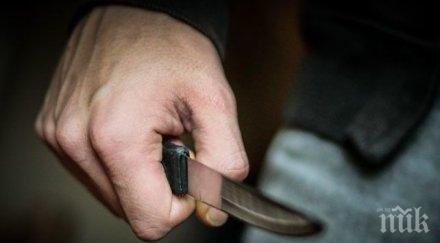 КЪРВАВ ИНЦИДЕНТ! Издирван за отвличане се намушка с нож при опит да го арестуват във влака