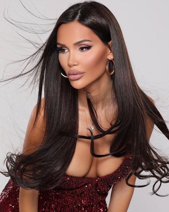 ЗА ЧРД: Протеже на Анелия празнува със заря (СНИМКИ)