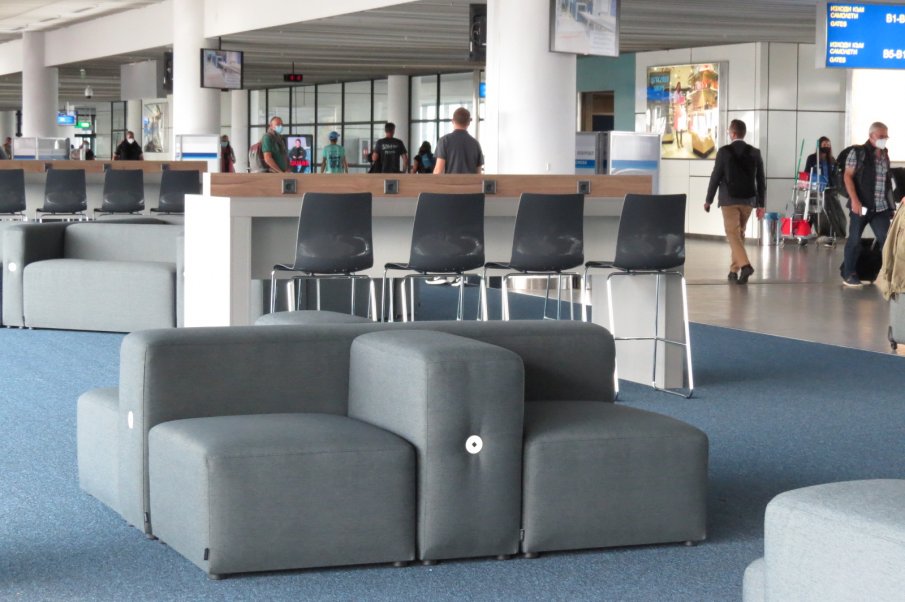 Нов дизайн и иновативни мебели за пътниците на летище София