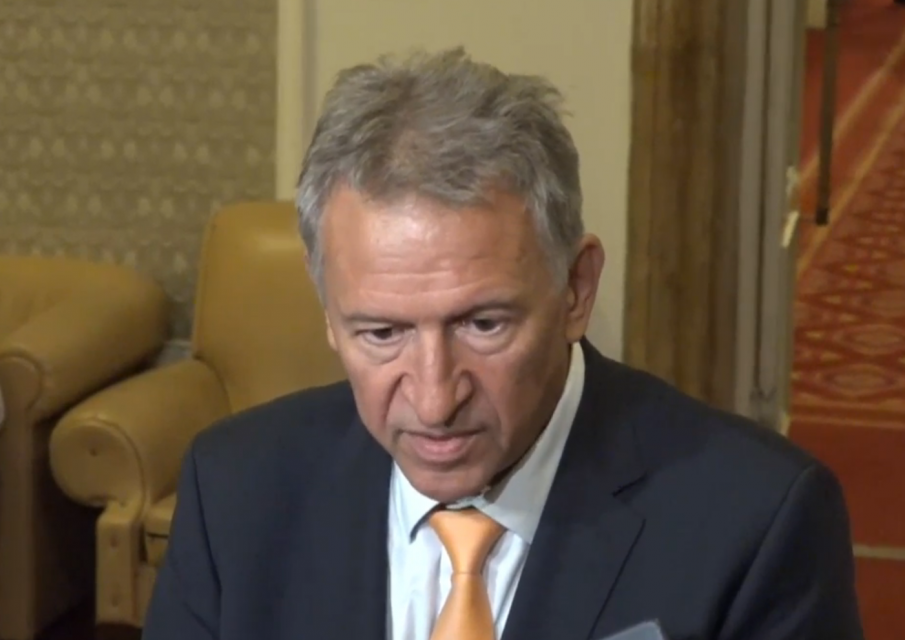 ПРОВАЛ: Кацаров не отстъпва за мерките и призна, че болниците се задъхват