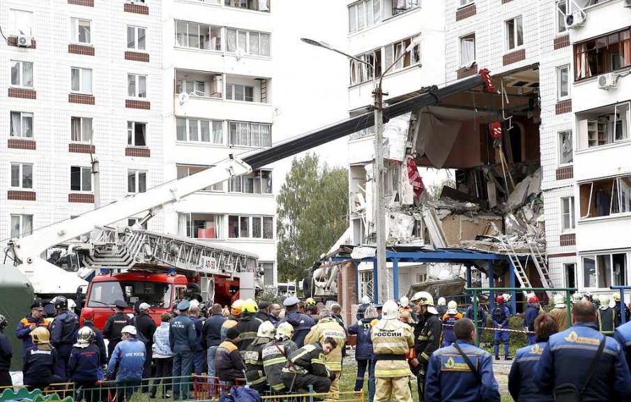 Мощен взрив в жилищен блок в Русия, има загинали (ВИДЕО)