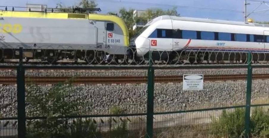 Два влака се сблъскаха челно в Истанбул, 7 души са ранени