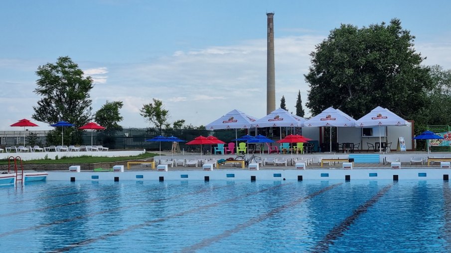 ДАЗД реагира в спор за ползване на басейн от деца