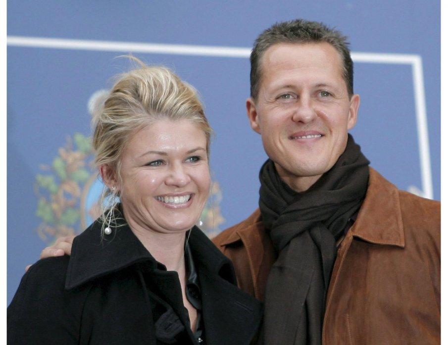 ПРЕЗ СЪЛЗИ: Съпругата на Шумахер разкри състоянието му след комата